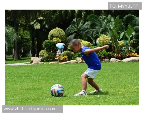 平谷足球球星的崛起与梦想之路探寻：从草根到绿茵场的奋斗故事